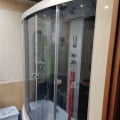 Душевая с разными функциями.
