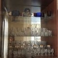 В 2007 году я купила стенку вашей фирмы. Недавно два стёкла разбились.